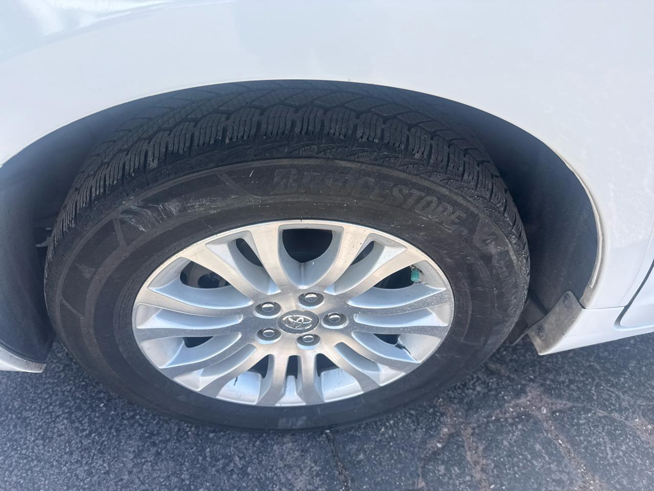 Toyota Sienna XLE FWD 8-Passenger V6 2013