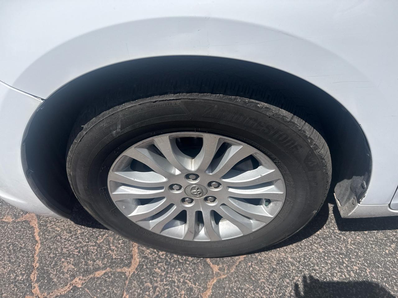 Toyota Sienna XLE FWD 8-Passenger V6 2013