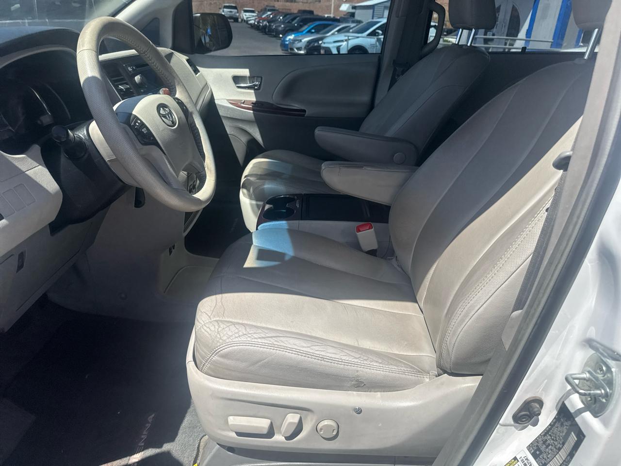 Toyota Sienna XLE FWD 8-Passenger V6 2013
