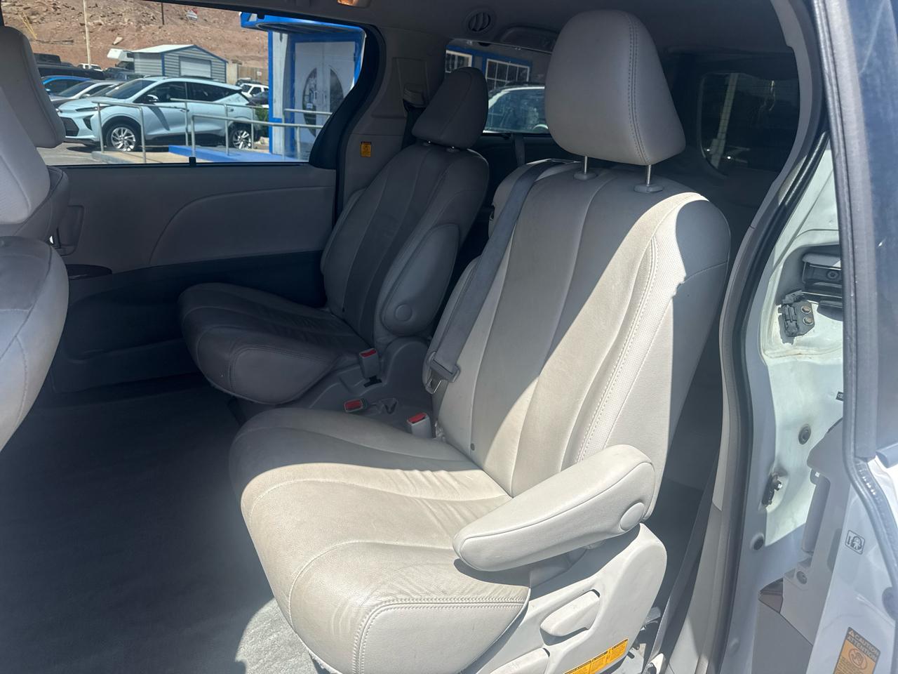 Toyota Sienna XLE FWD 8-Passenger V6 2013