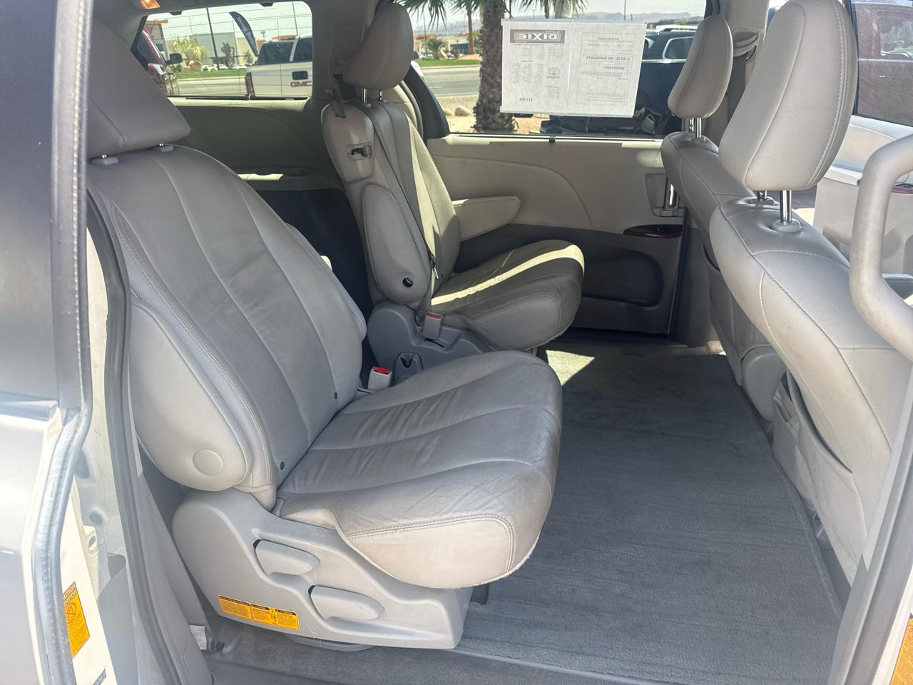 Toyota Sienna XLE FWD 8-Passenger V6 2013