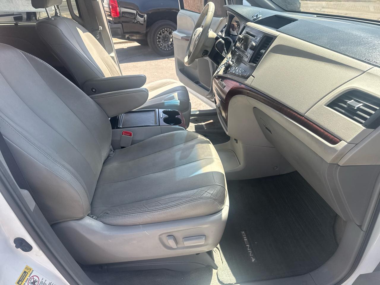 Toyota Sienna XLE FWD 8-Passenger V6 2013