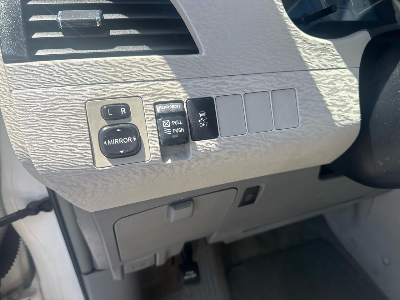 Toyota Sienna XLE FWD 8-Passenger V6 2013