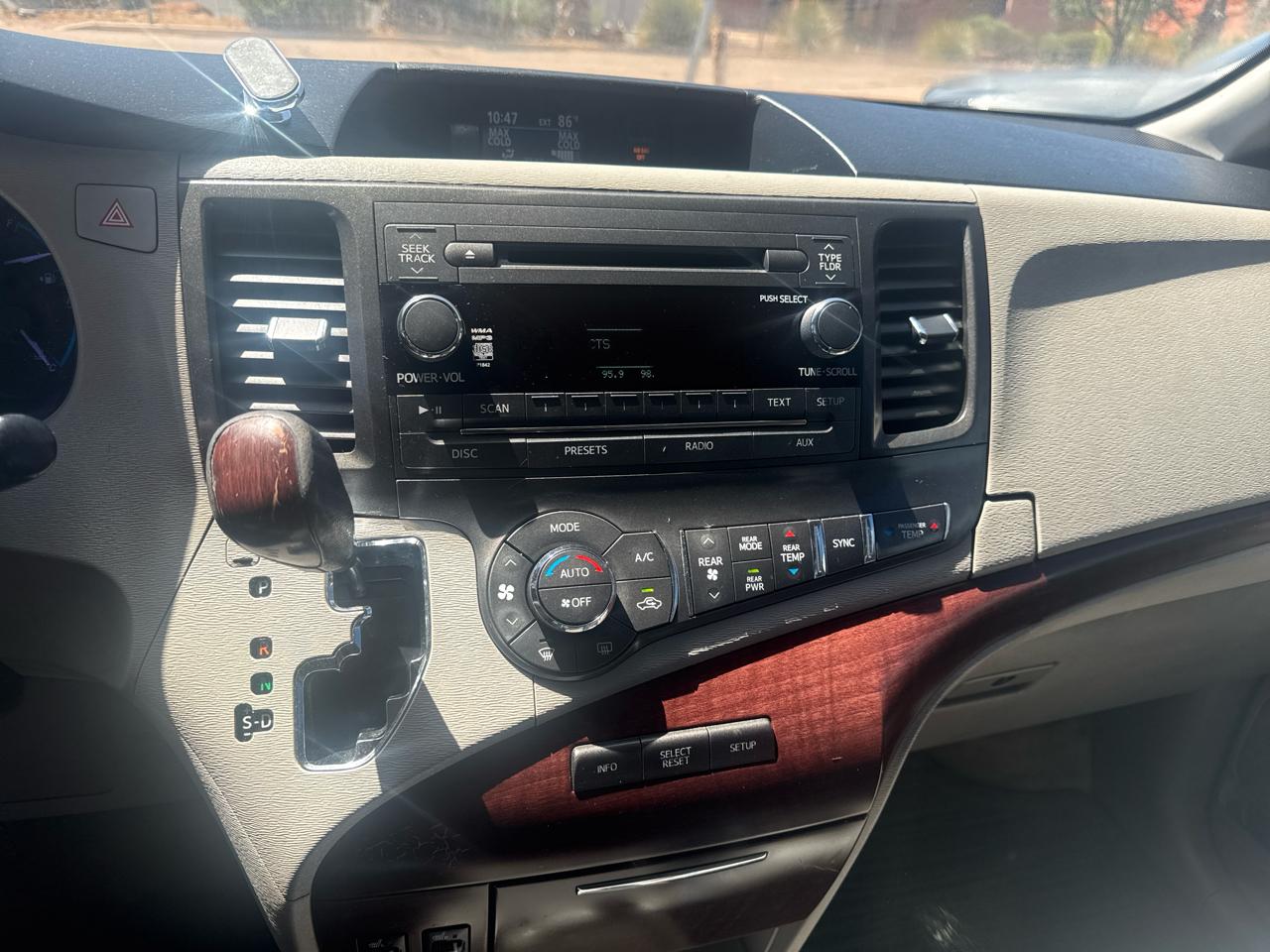 Toyota Sienna XLE FWD 8-Passenger V6 2013