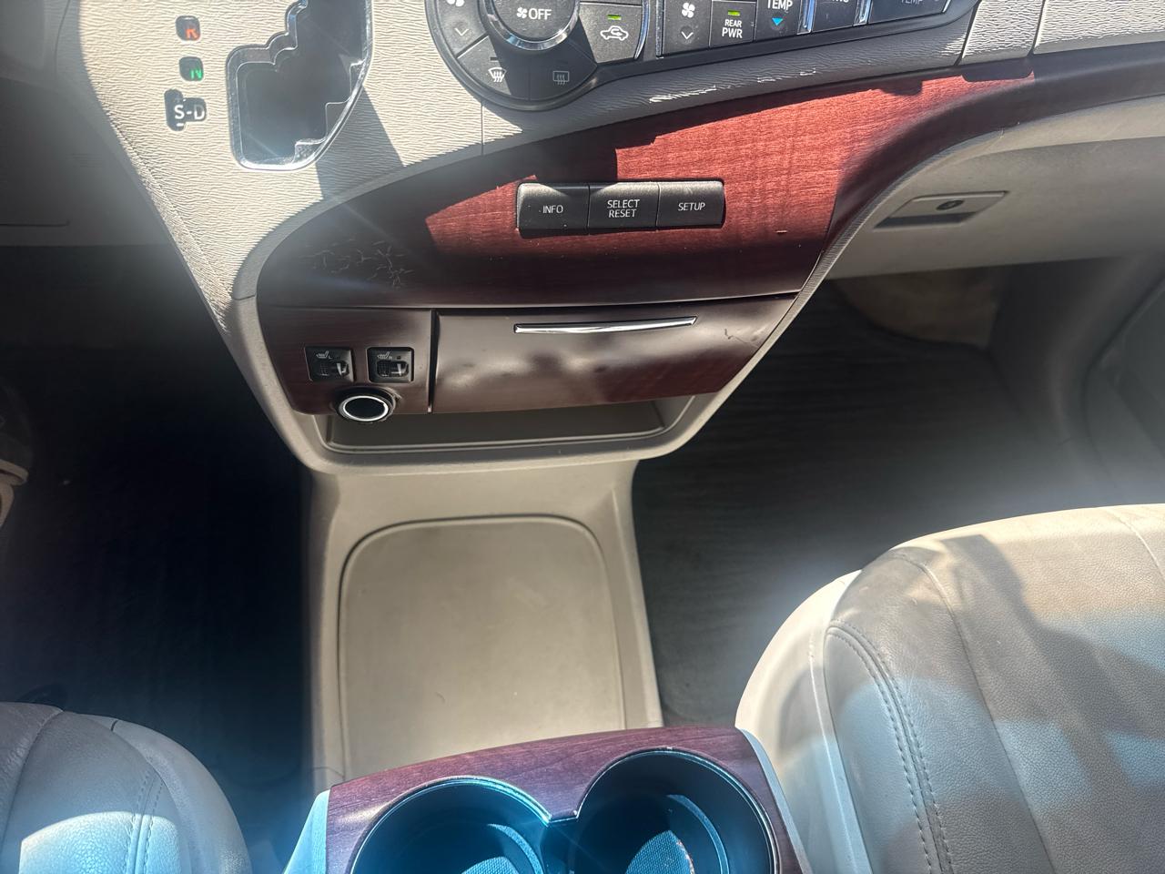 Toyota Sienna XLE FWD 8-Passenger V6 2013