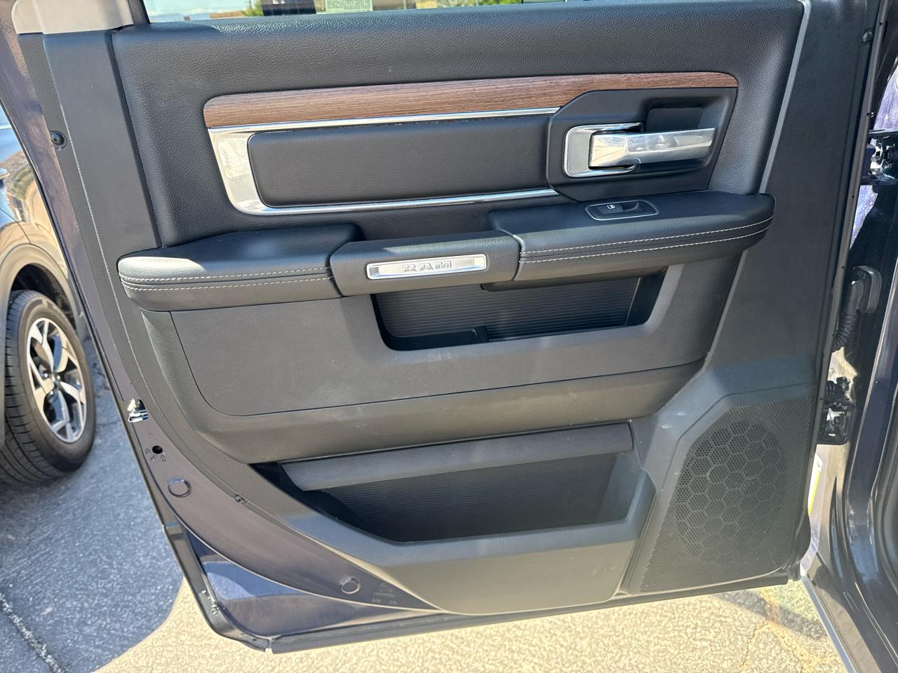 RAM 1500 Laramie Crew Cab SWB 4WD 2017