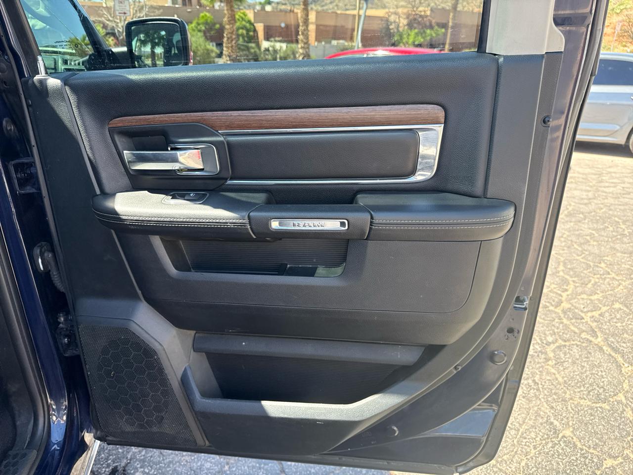RAM 1500 Laramie Crew Cab SWB 4WD 2017