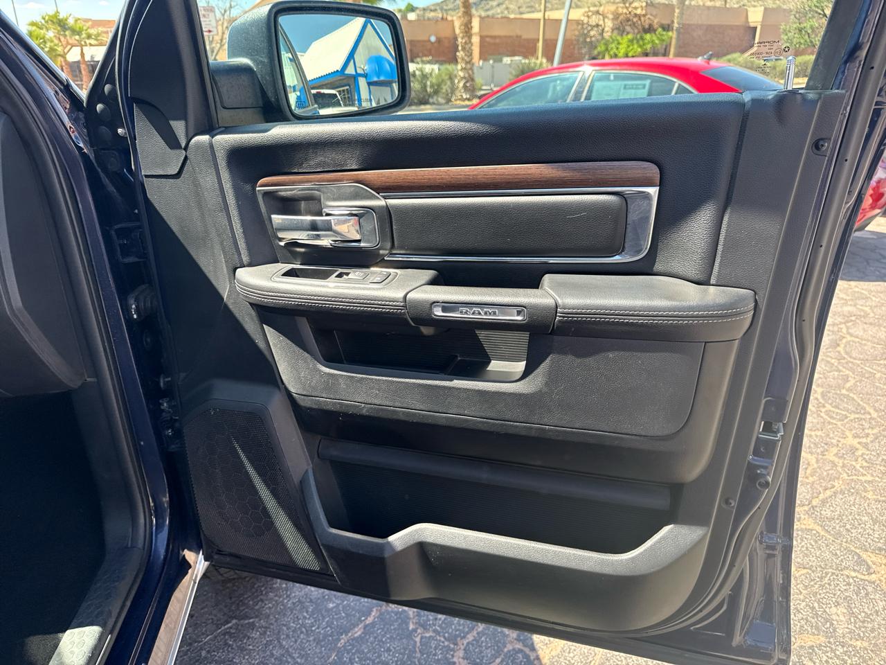 RAM 1500 Laramie Crew Cab SWB 4WD 2017