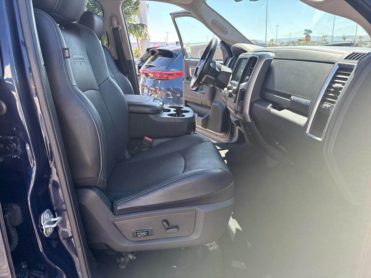 RAM 1500 Laramie Crew Cab SWB 4WD 2017