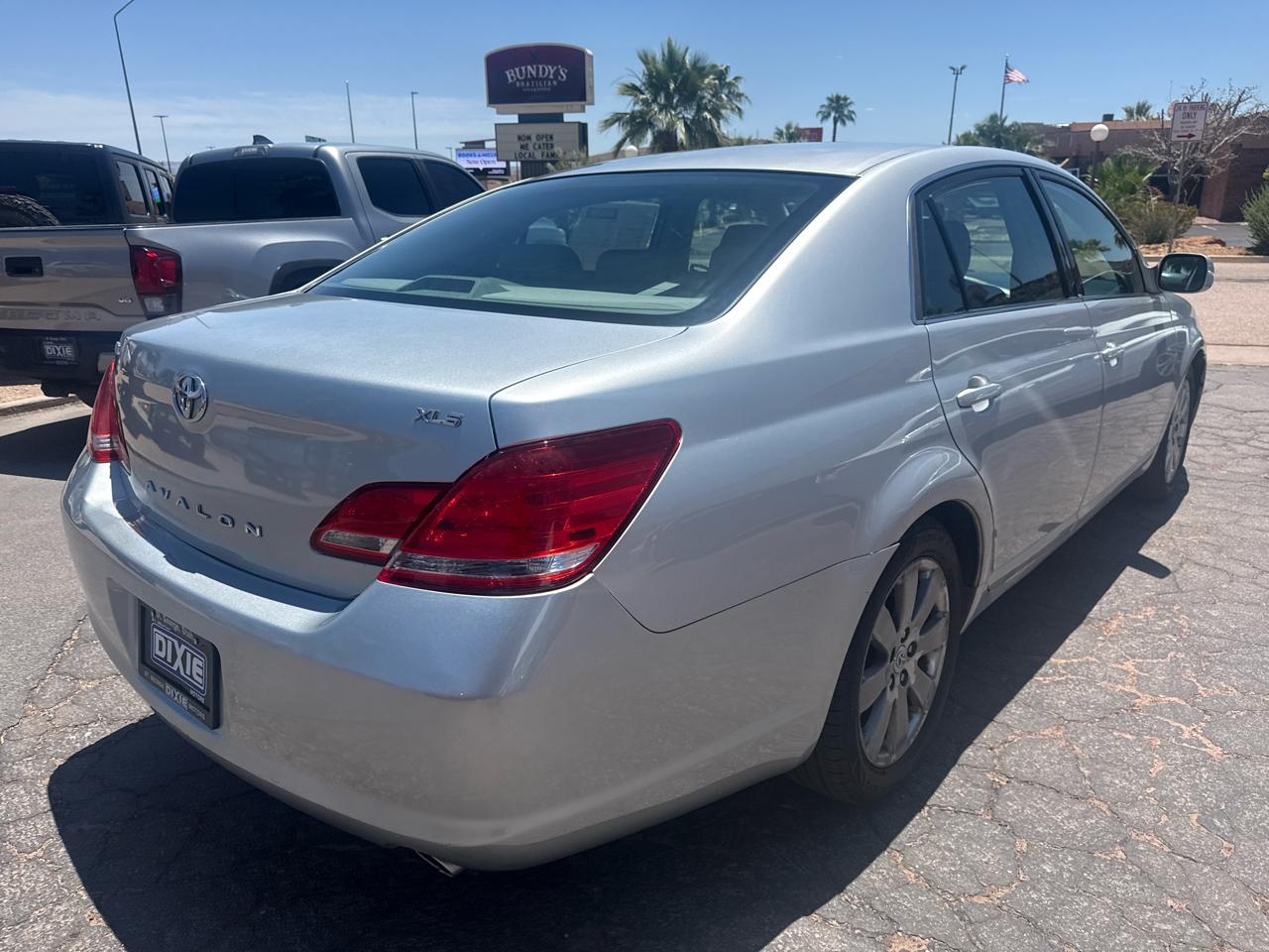 Toyota Avalon XL 2005