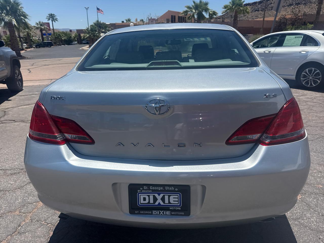 Toyota Avalon XL 2005