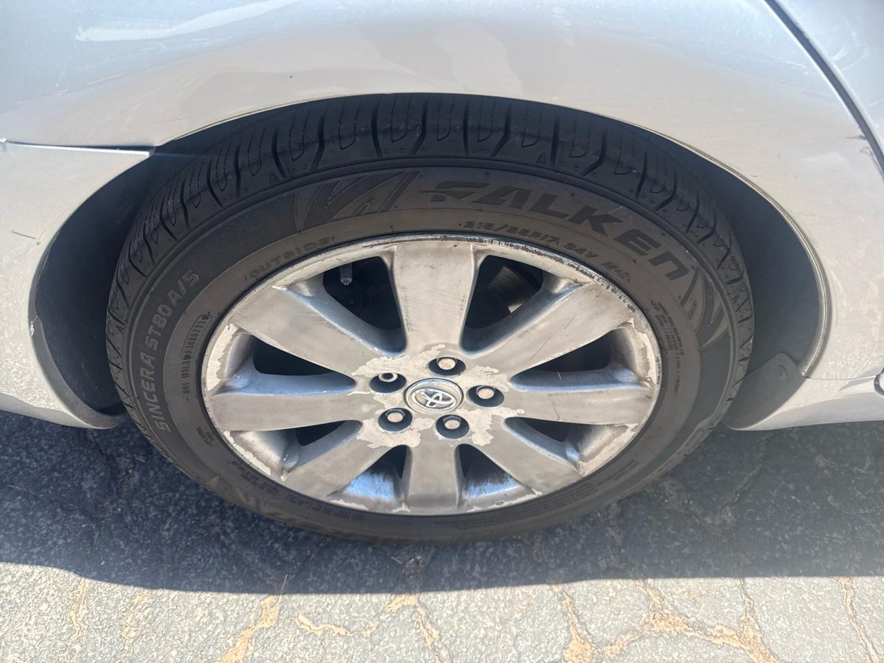 Toyota Avalon XL 2005