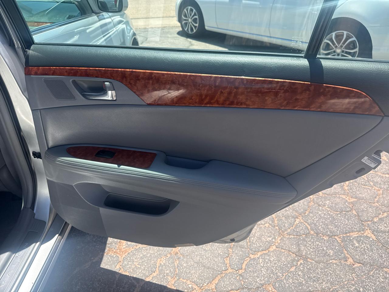 Toyota Avalon XL 2005