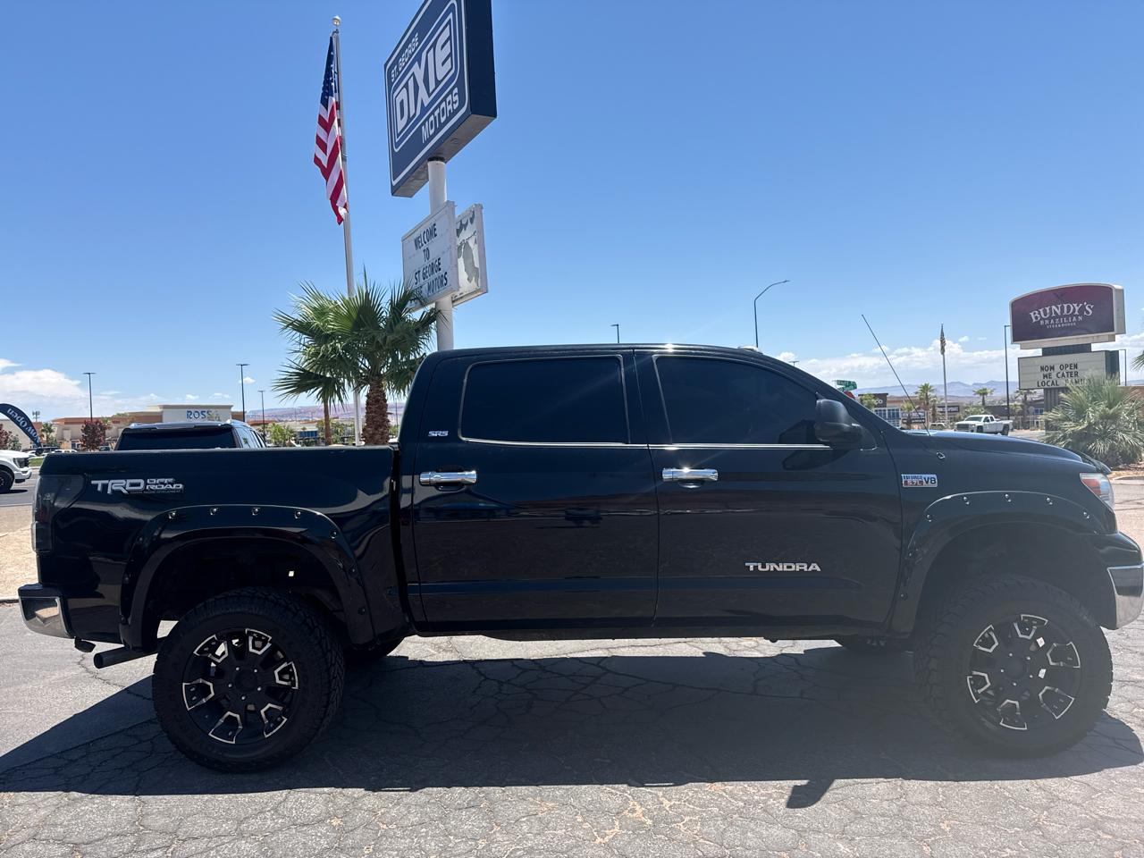 Toyota Tundra Tundra-Grade CrewMax 5.7L 4WD 2012
