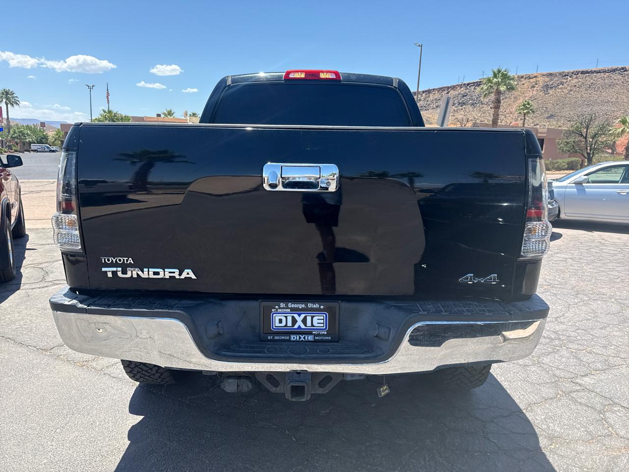 Toyota Tundra Tundra-Grade CrewMax 5.7L 4WD 2012