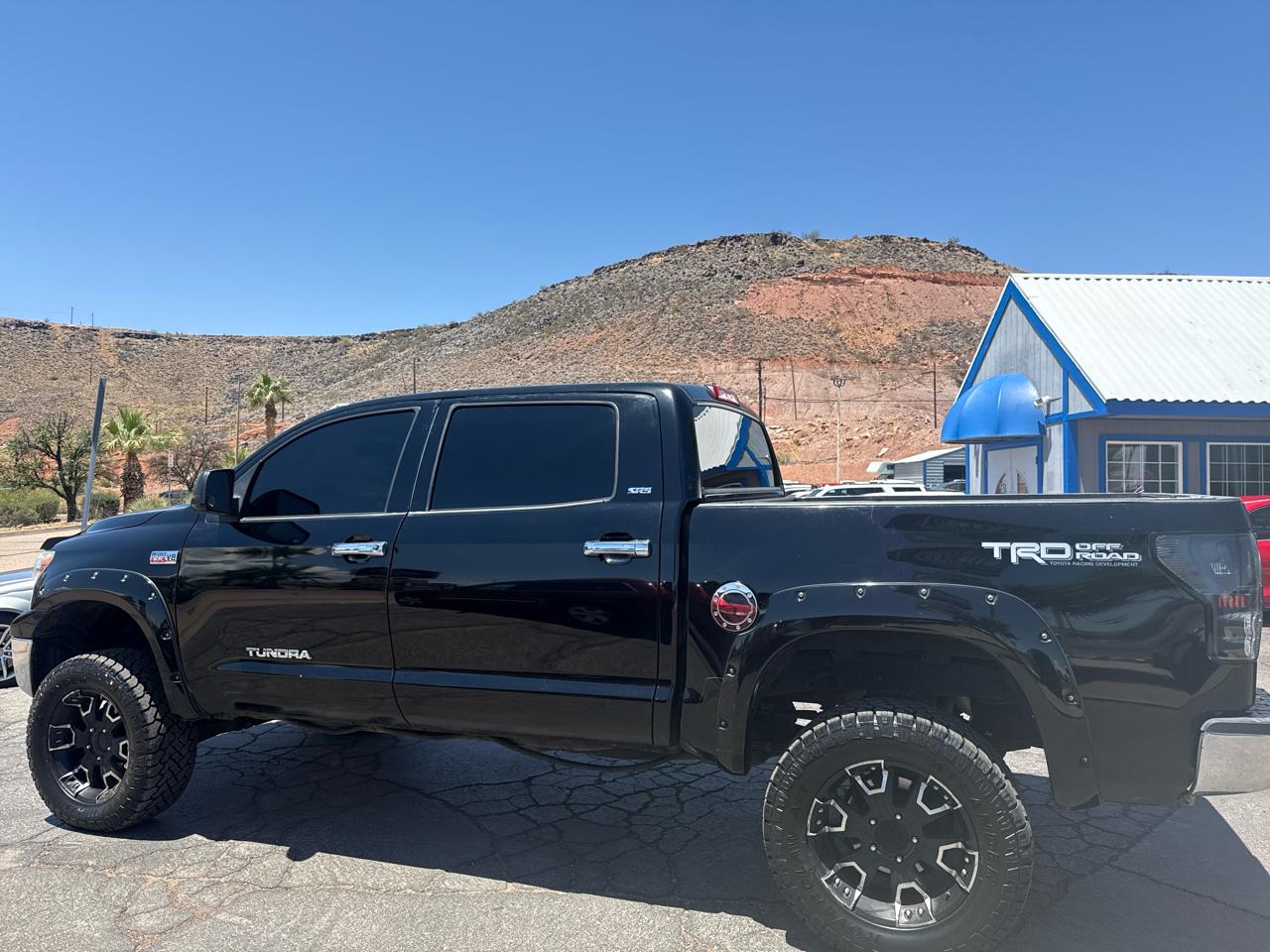 Toyota Tundra Tundra-Grade CrewMax 5.7L 4WD 2012