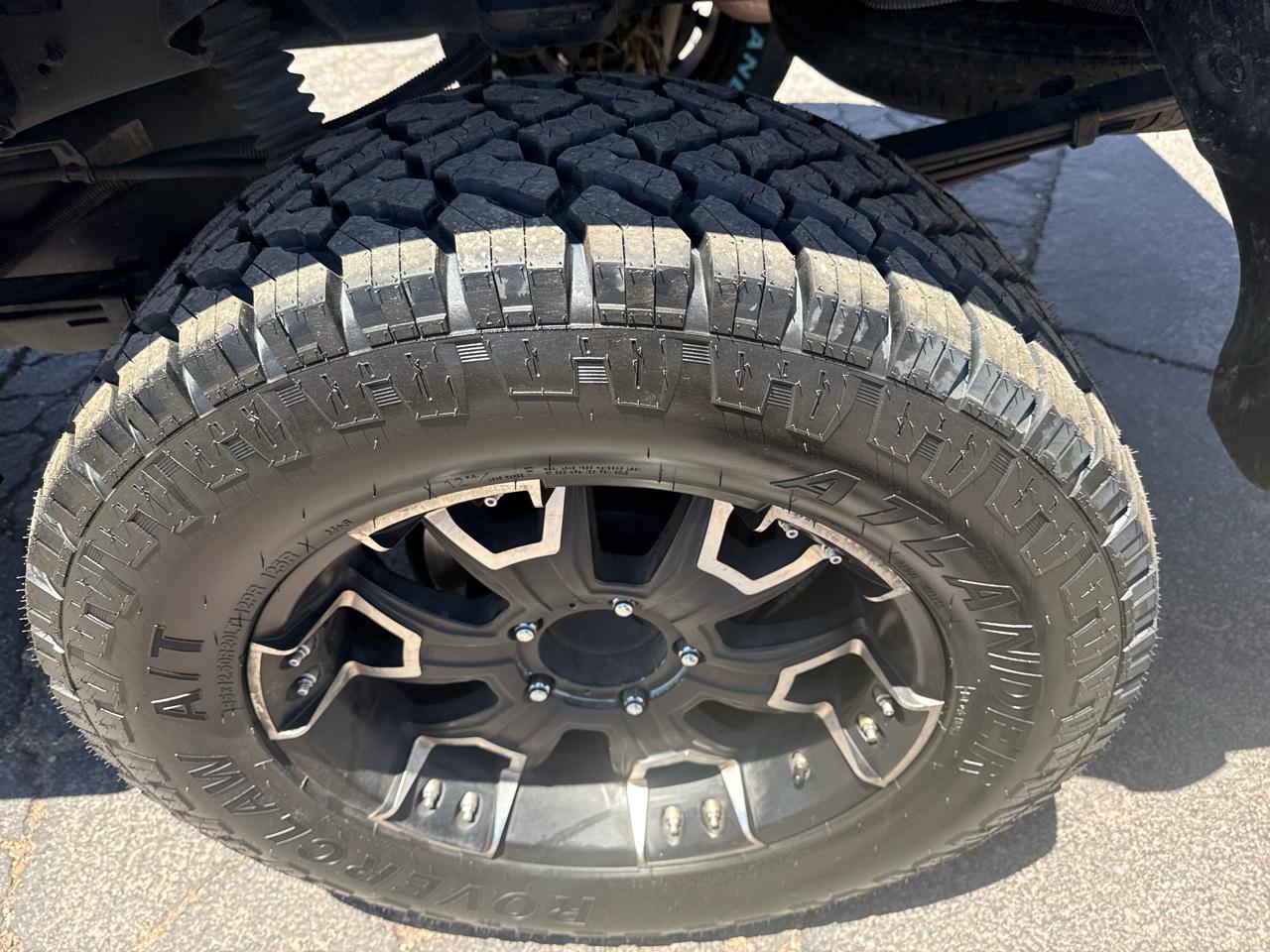 Toyota Tundra Tundra-Grade CrewMax 5.7L 4WD 2012