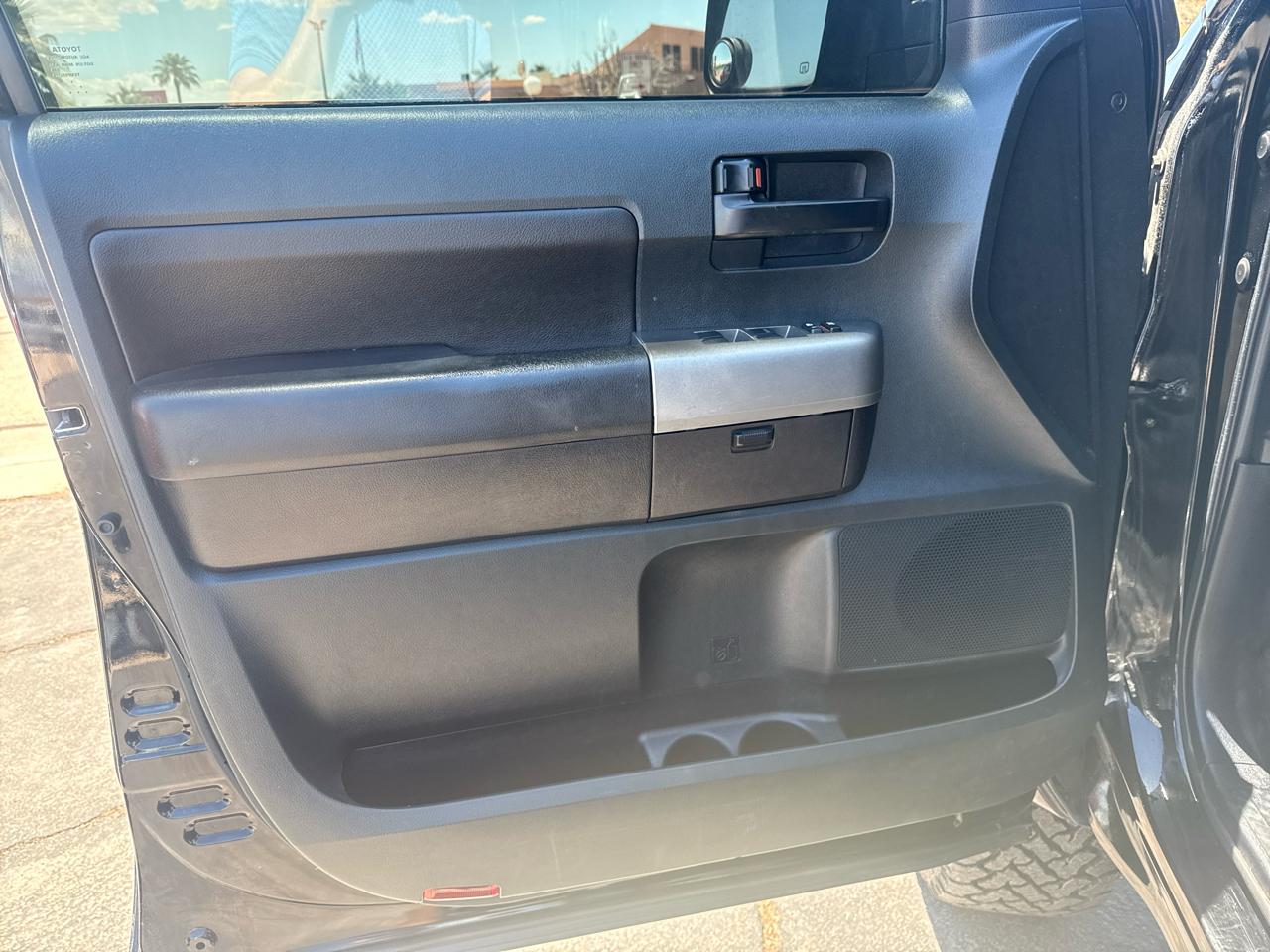 Toyota Tundra Tundra-Grade CrewMax 5.7L 4WD 2012