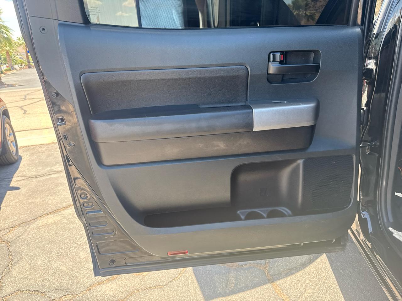 Toyota Tundra Tundra-Grade CrewMax 5.7L 4WD 2012
