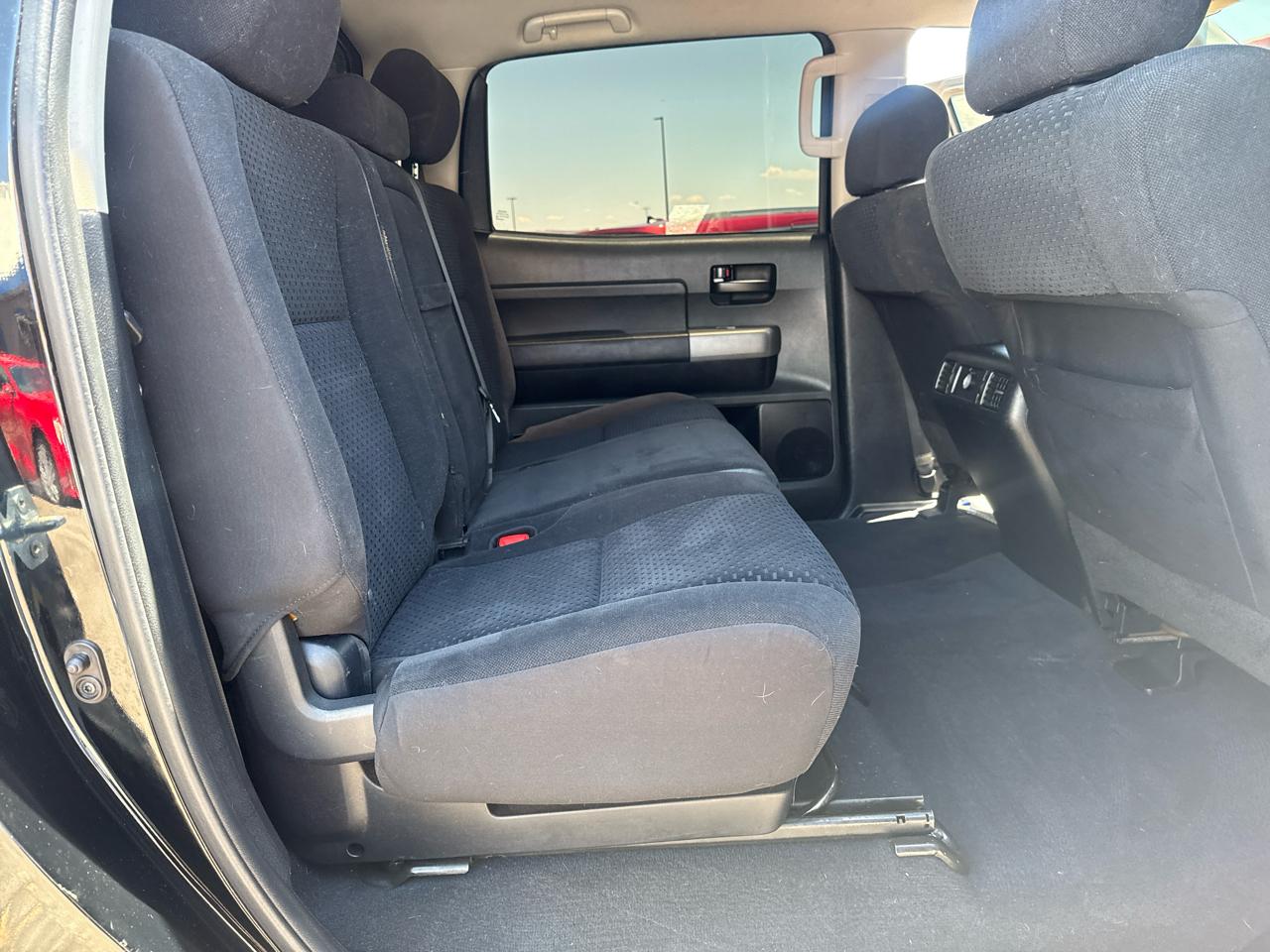 Toyota Tundra Tundra-Grade CrewMax 5.7L 4WD 2012