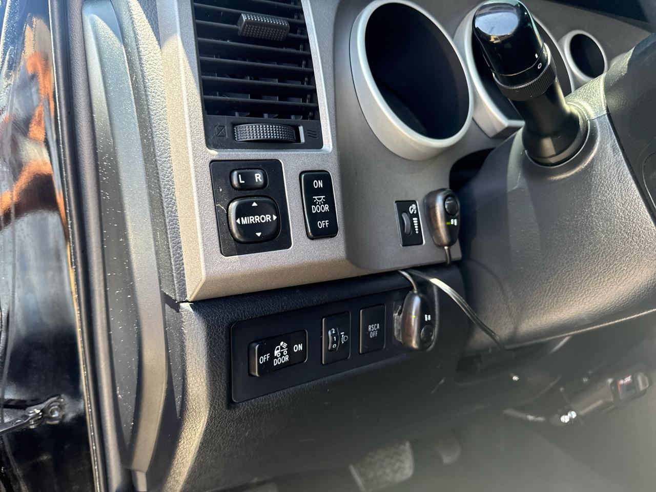 Toyota Tundra Tundra-Grade CrewMax 5.7L 4WD 2012