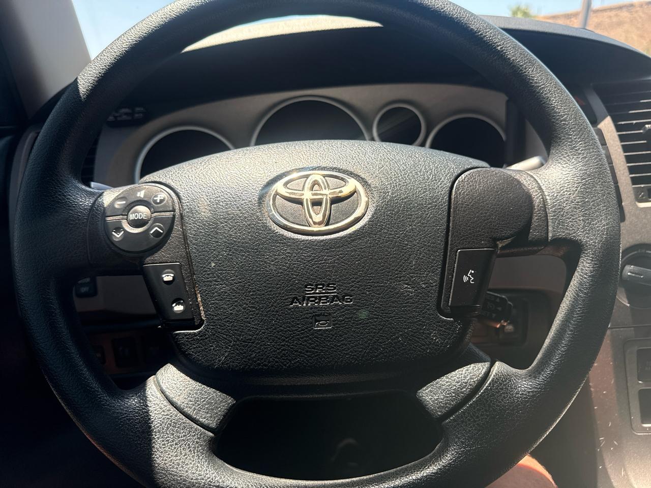 Toyota Tundra Tundra-Grade CrewMax 5.7L 4WD 2012