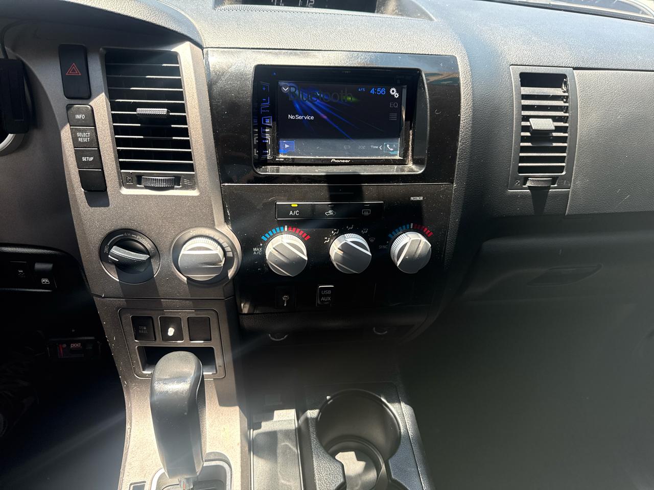 Toyota Tundra Tundra-Grade CrewMax 5.7L 4WD 2012