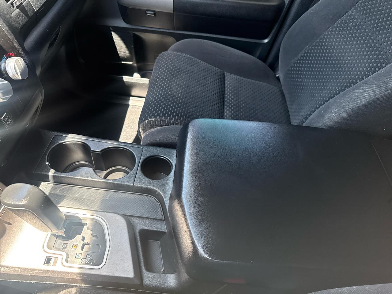 Toyota Tundra Tundra-Grade CrewMax 5.7L 4WD 2012