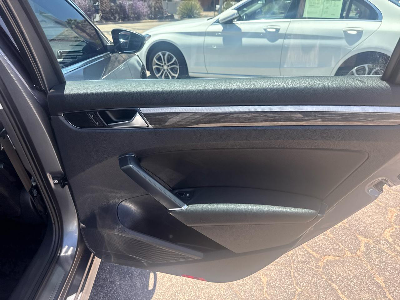 Volkswagen Passat SE w/Technology 2017