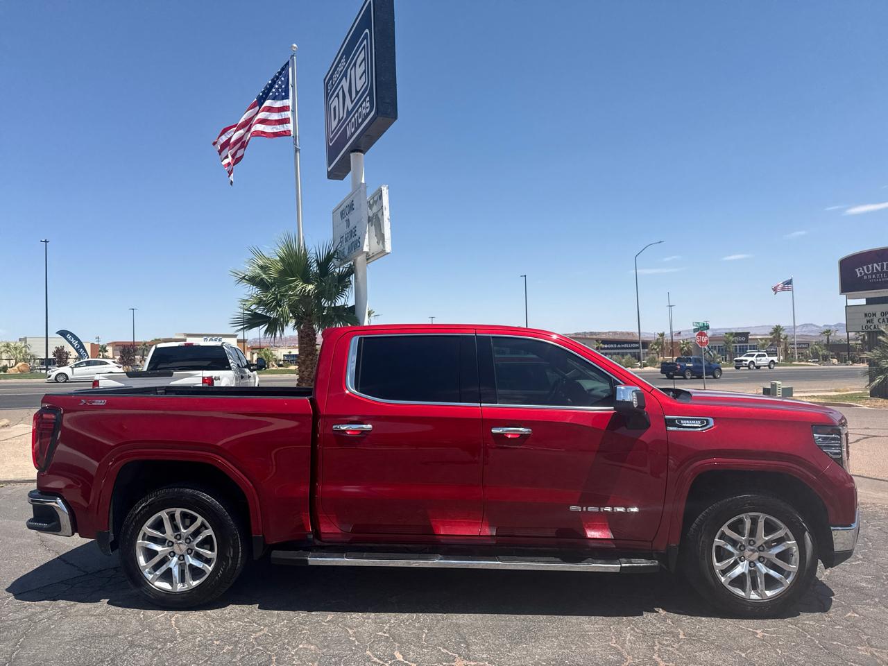 GMC Sierra 1500 4WD Crew Cab 147" SLT 2023