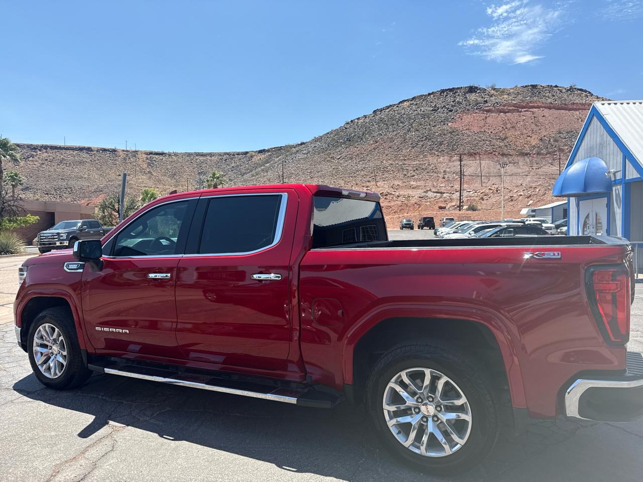 GMC Sierra 1500 4WD Crew Cab 147" SLT 2023