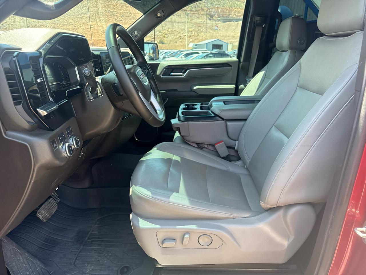 GMC Sierra 1500 4WD Crew Cab 147" SLT 2023