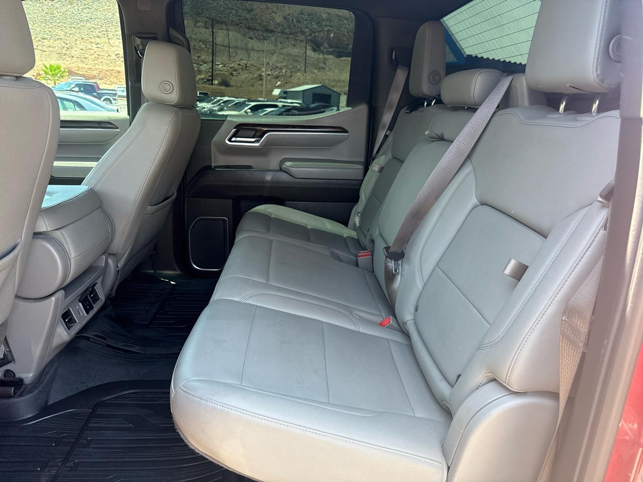 GMC Sierra 1500 4WD Crew Cab 147" SLT 2023