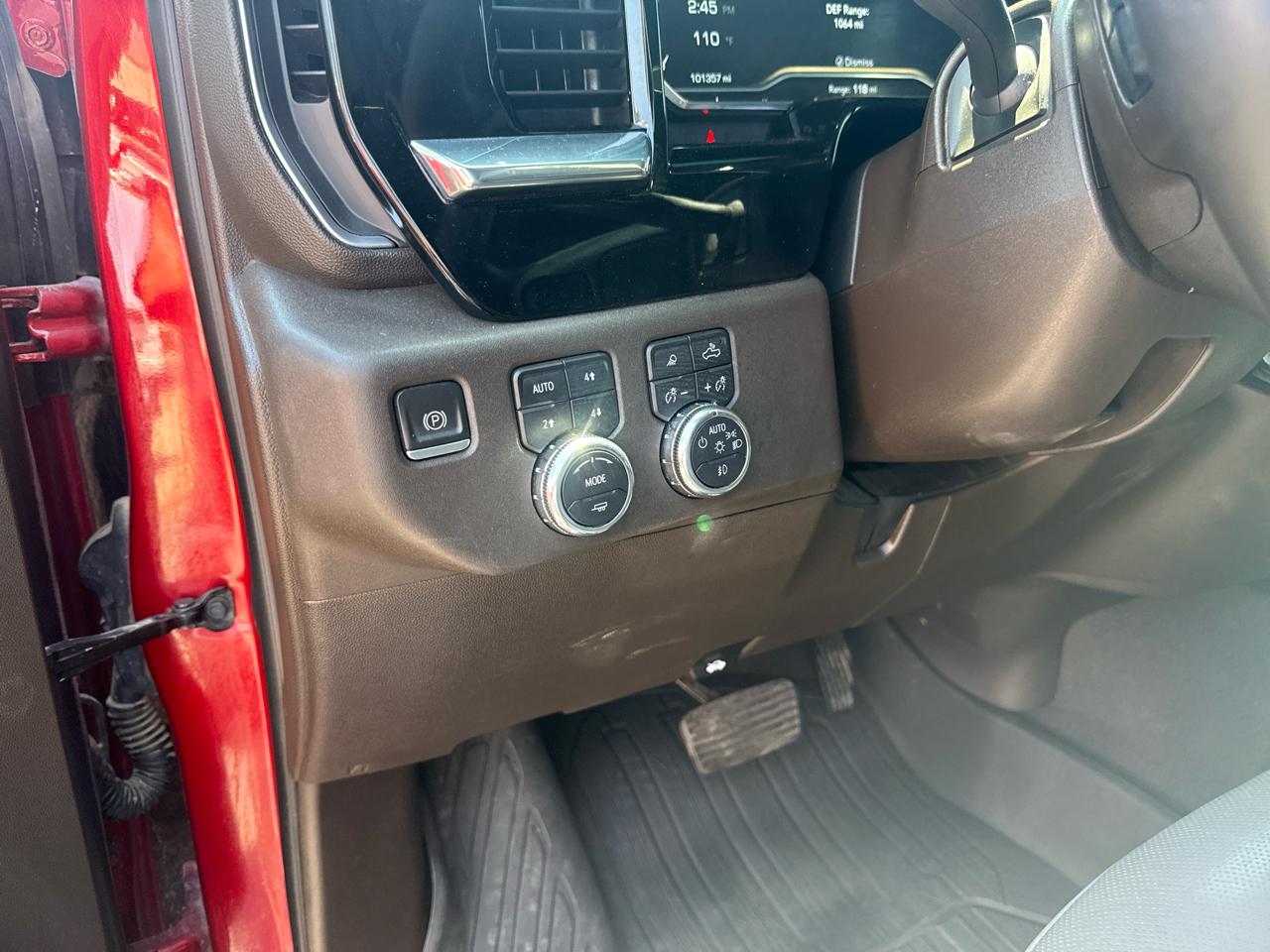 GMC Sierra 1500 4WD Crew Cab 147" SLT 2023