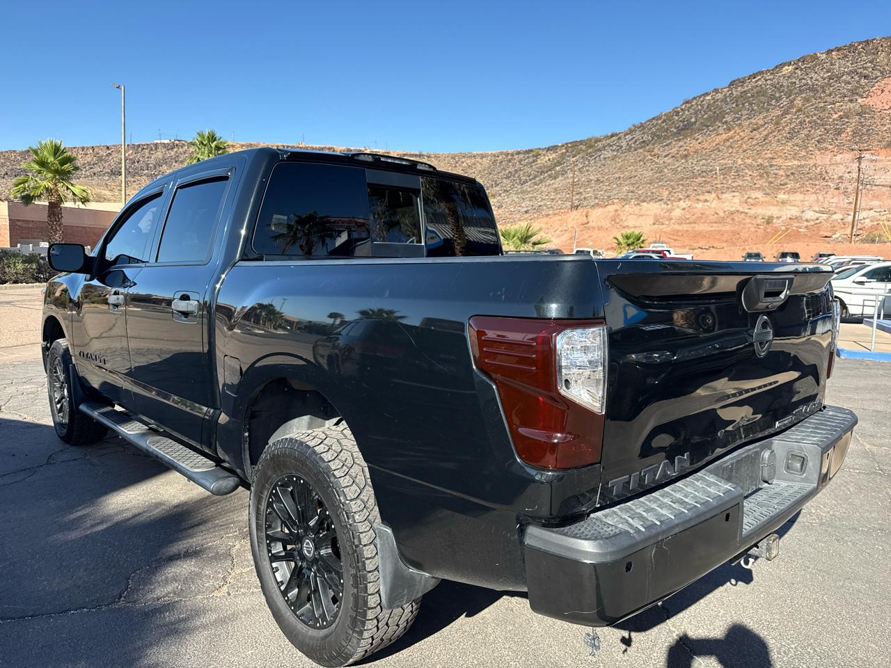 Nissan Titan 4WD Crew Cab SWB SV 2019