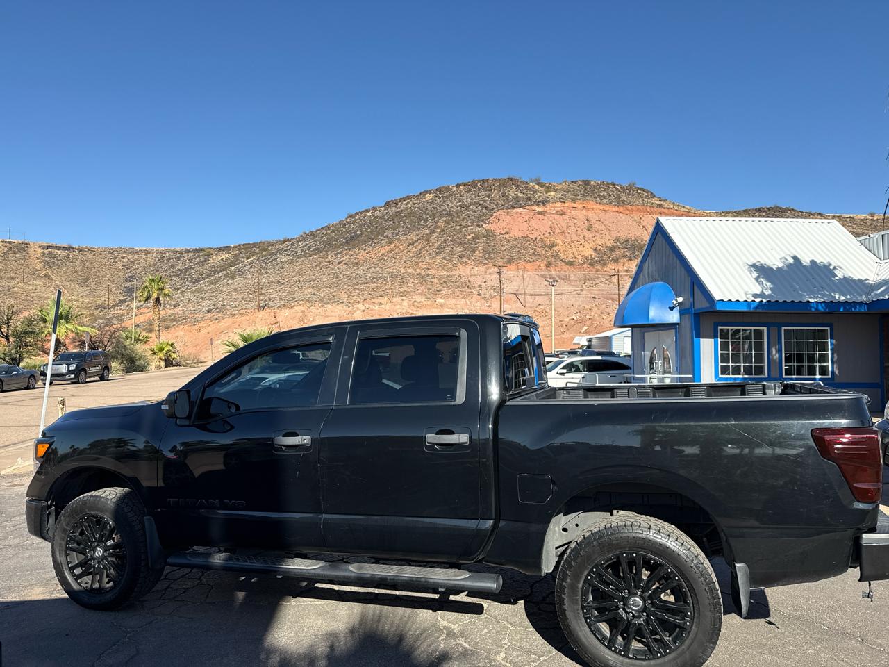 Nissan Titan 4WD Crew Cab SWB SV 2019