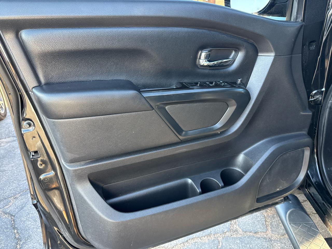 Nissan Titan 4WD Crew Cab SWB SV 2019