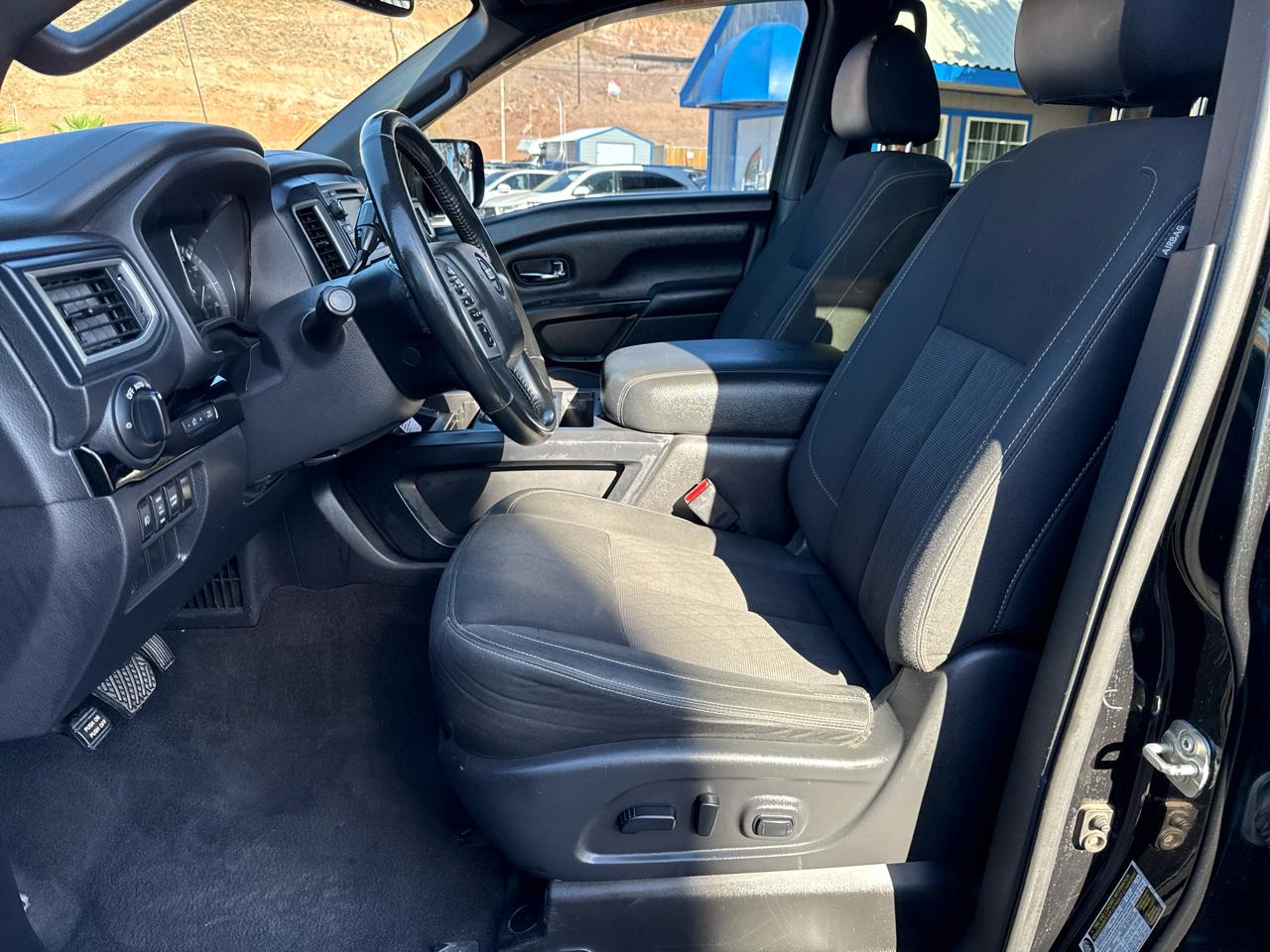 Nissan Titan 4WD Crew Cab SWB SV 2019