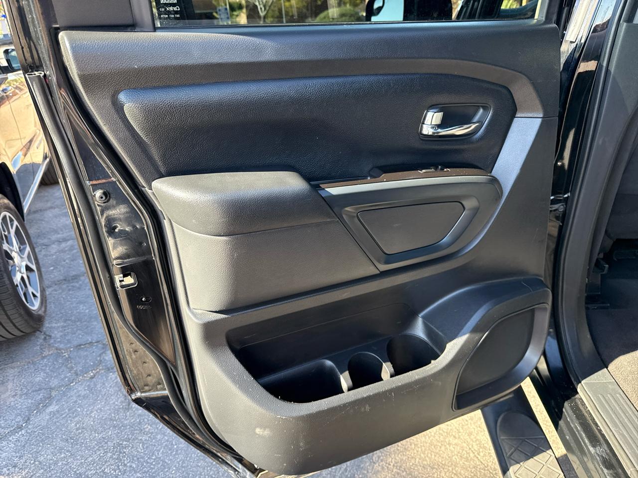 Nissan Titan 4WD Crew Cab SWB SV 2019