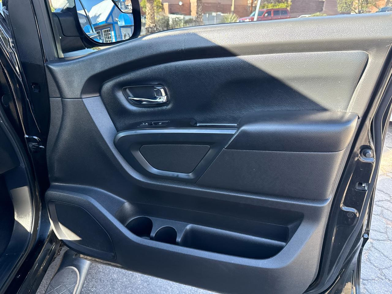 Nissan Titan 4WD Crew Cab SWB SV 2019