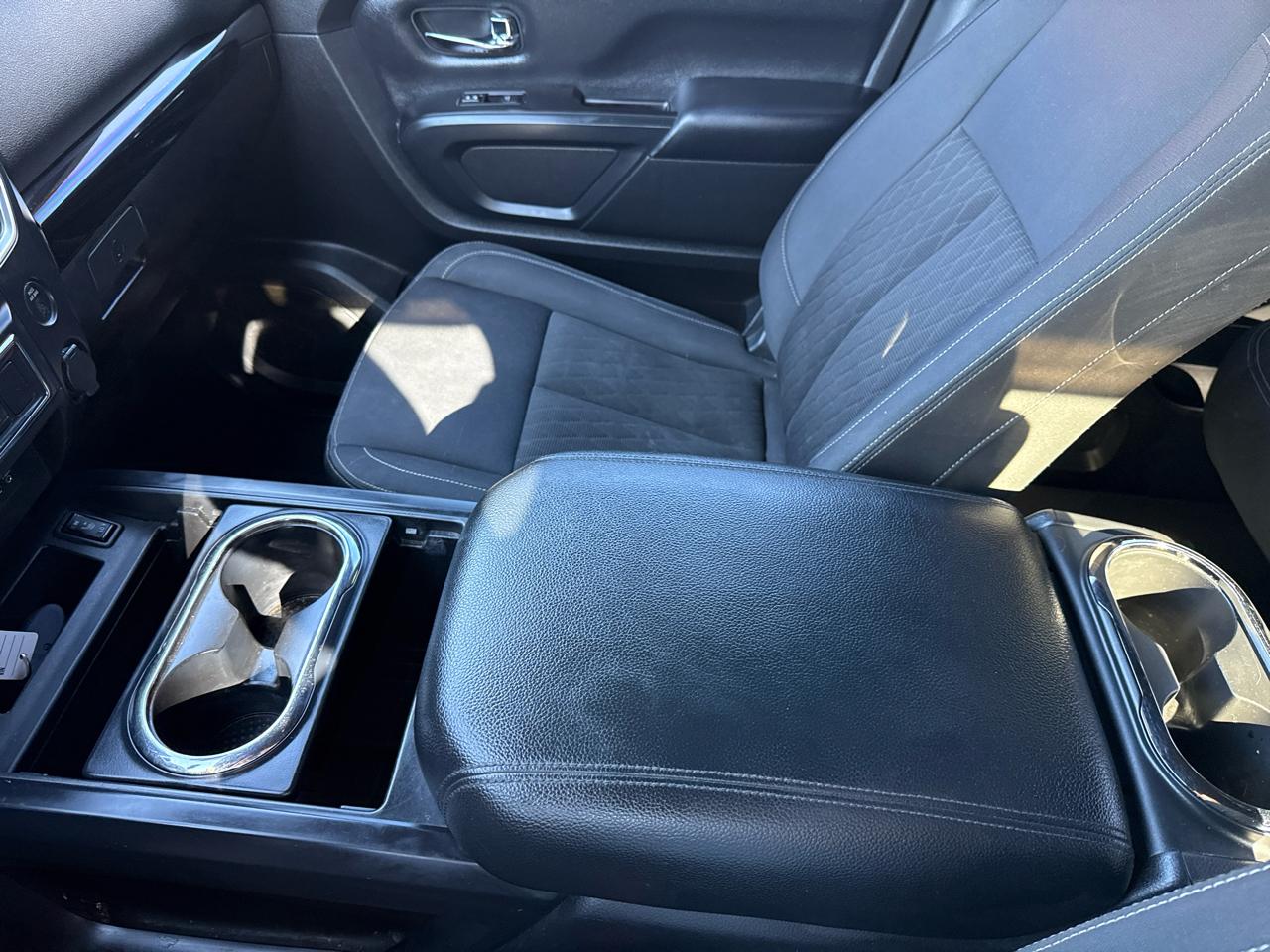 Nissan Titan 4WD Crew Cab SWB SV 2019