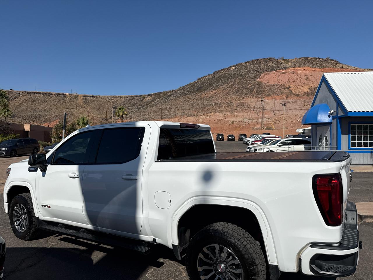 GMC Sierra 1500 AT4 Crew Cab Short Box 4WD 2021
