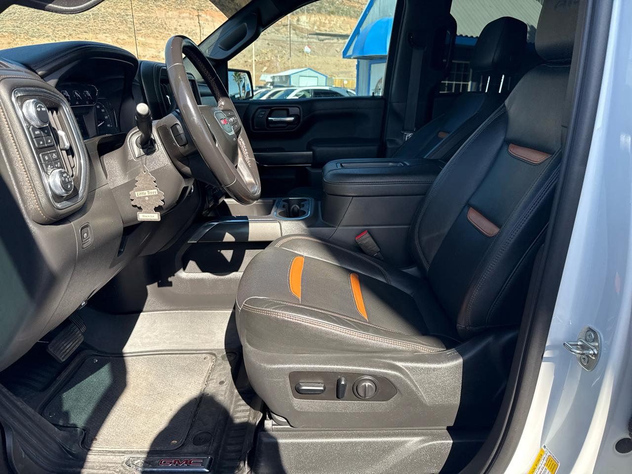 GMC Sierra 1500 AT4 Crew Cab Short Box 4WD 2021