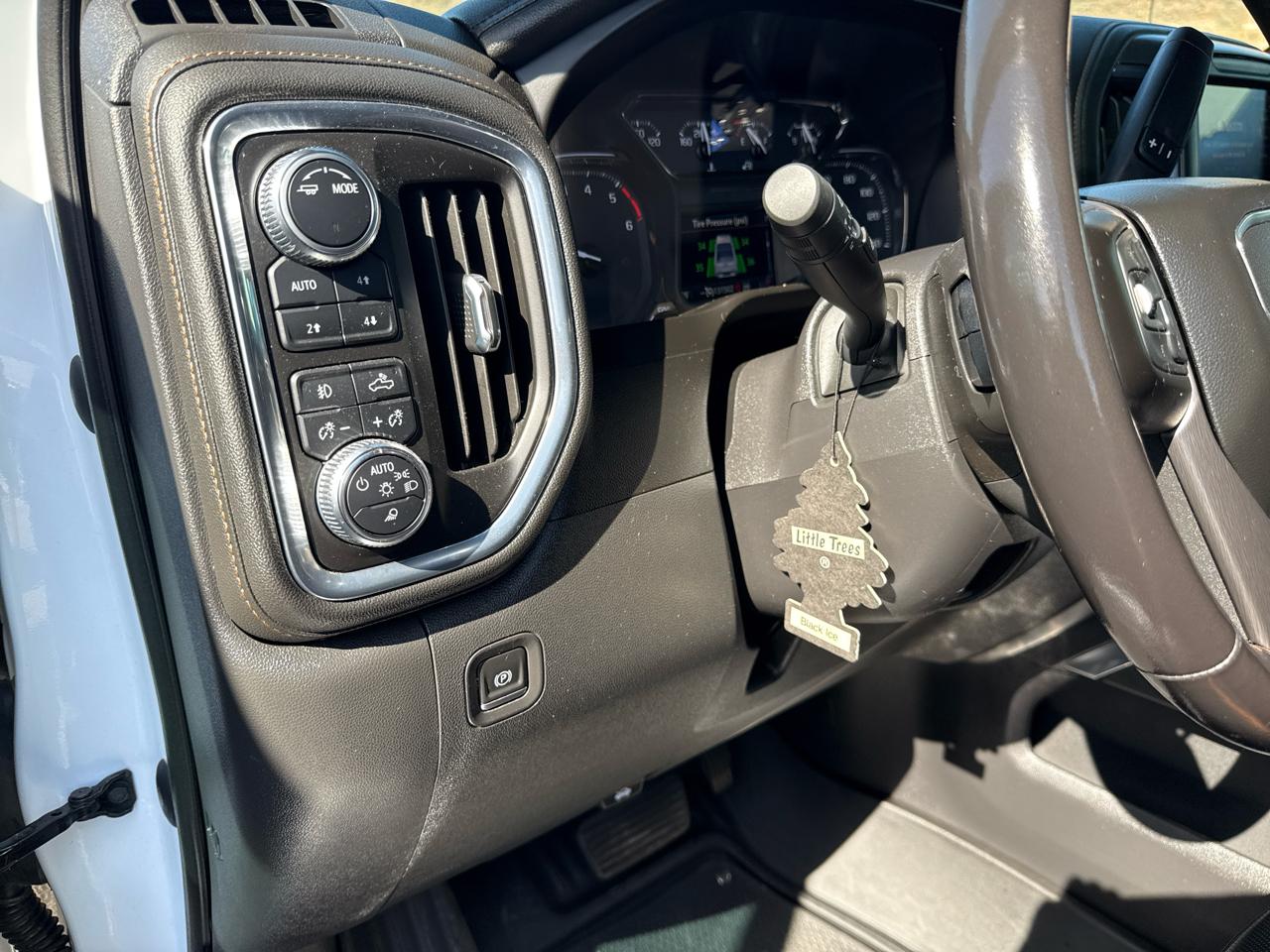 GMC Sierra 1500 AT4 Crew Cab Short Box 4WD 2021