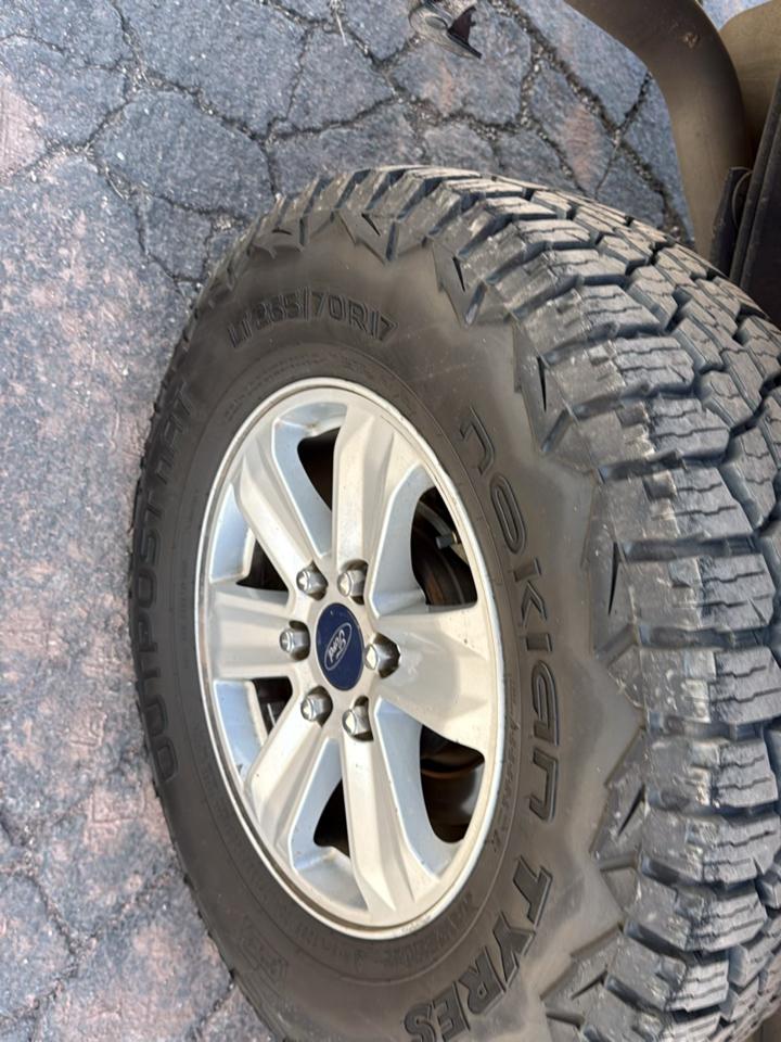 Ford F-150 4WD SuperCrew 145" XLT 2017