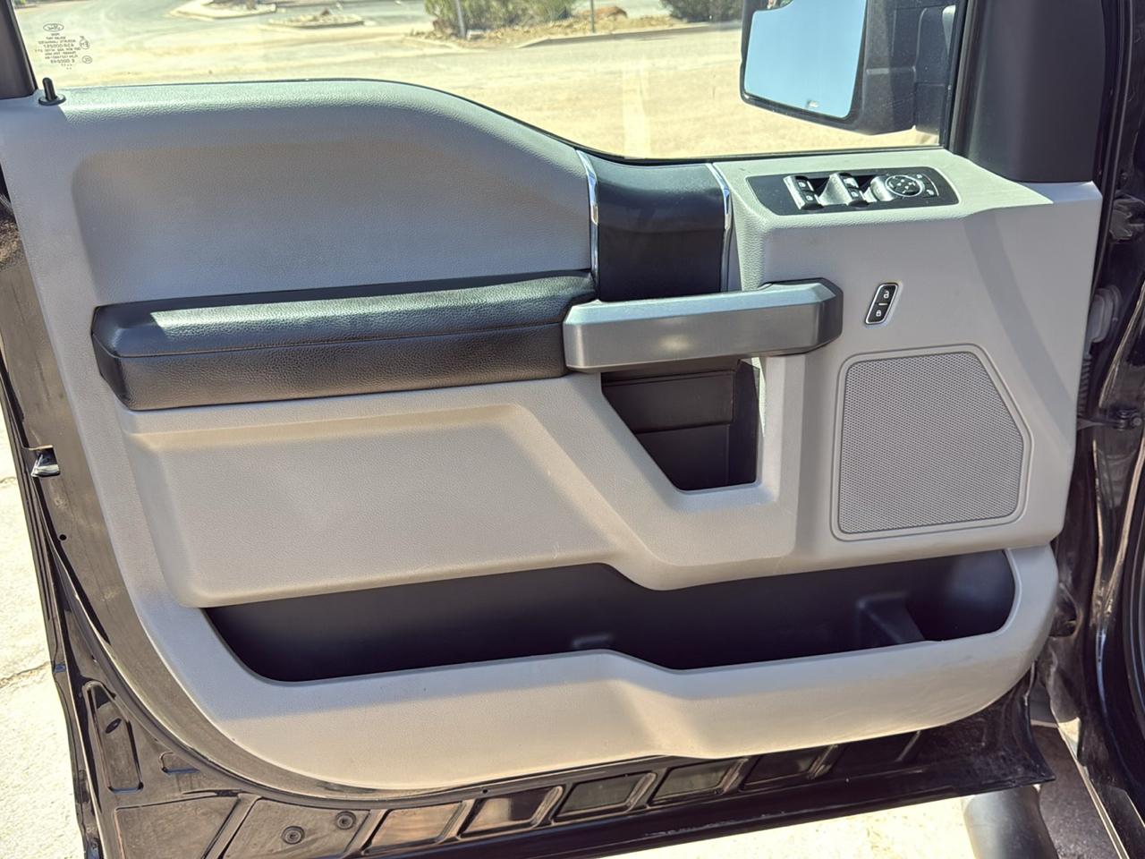 Ford F-150 4WD SuperCrew 145" XLT 2017