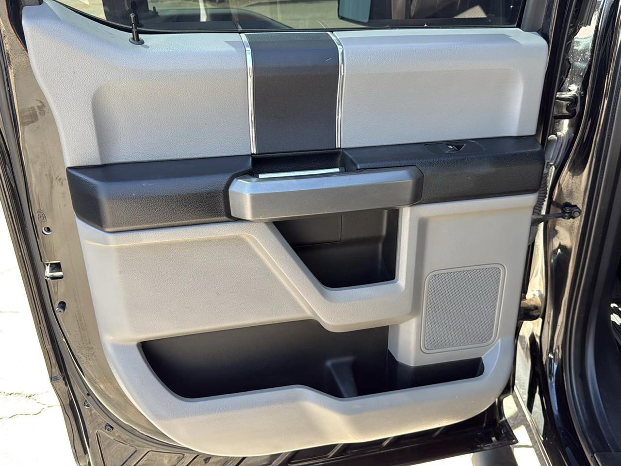 Ford F-150 4WD SuperCrew 145" XLT 2017