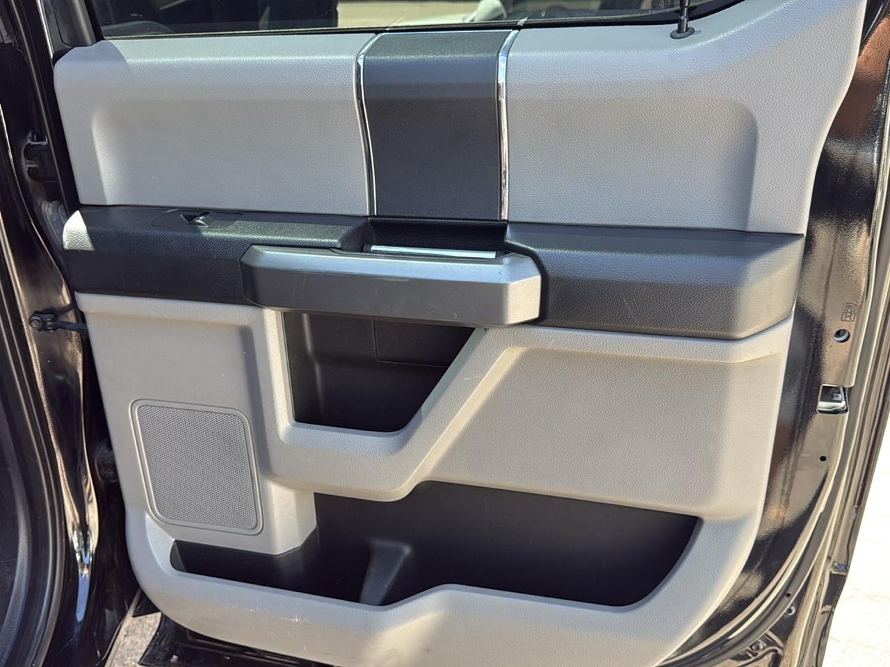 Ford F-150 4WD SuperCrew 145" XLT 2017