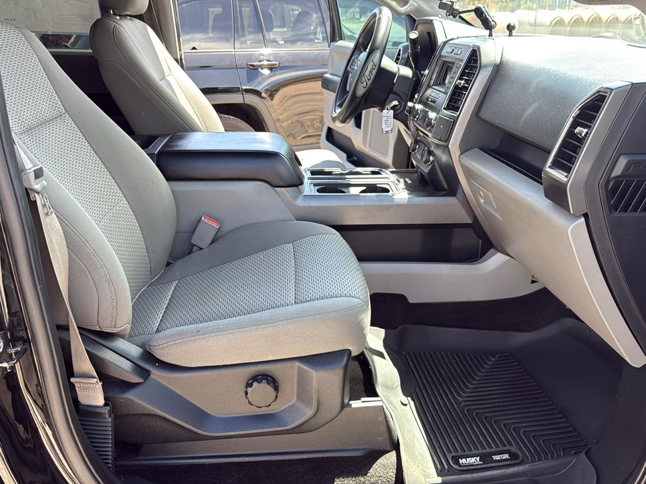 Ford F-150 4WD SuperCrew 145" XLT 2017