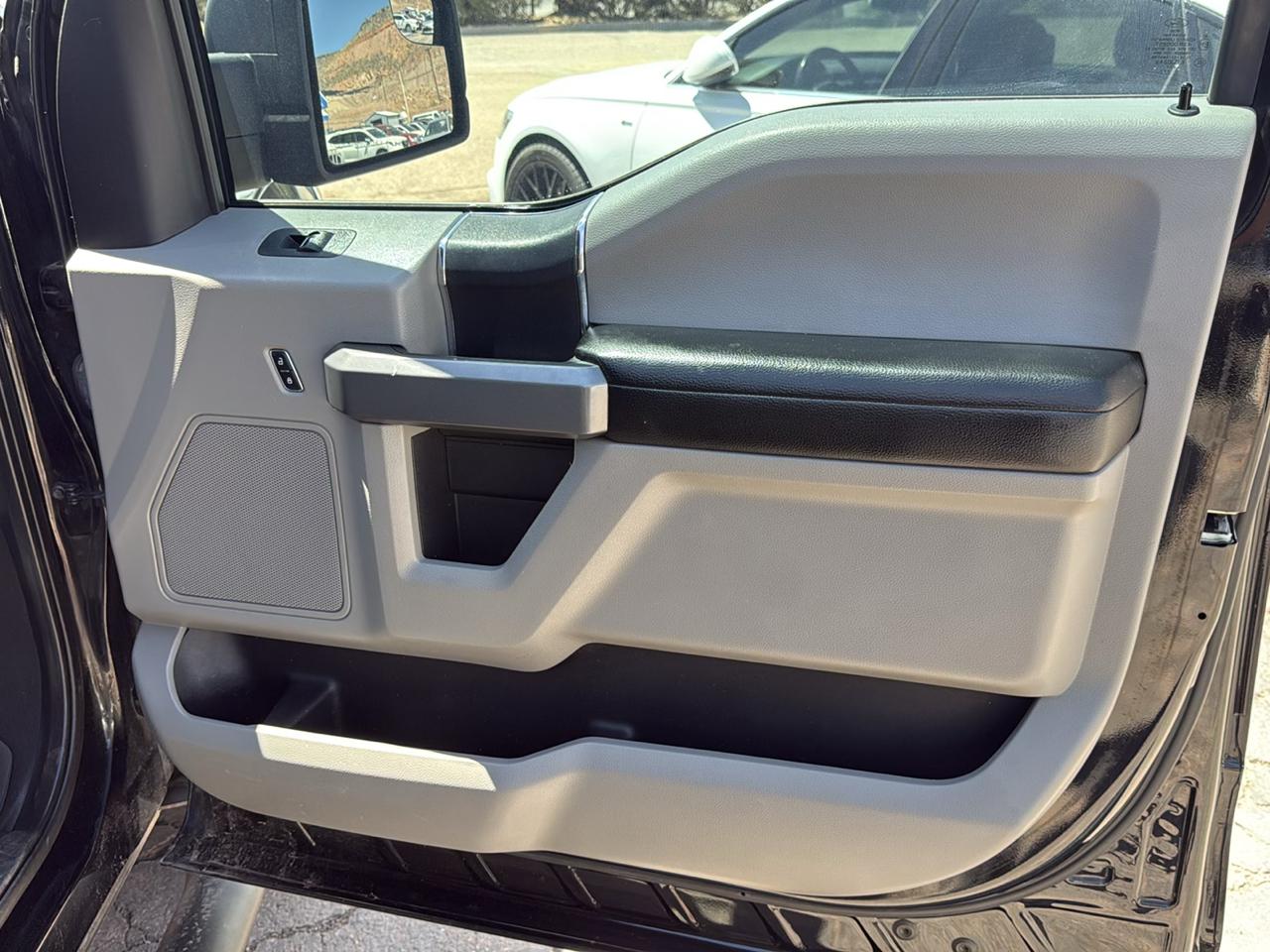 Ford F-150 4WD SuperCrew 145" XLT 2017